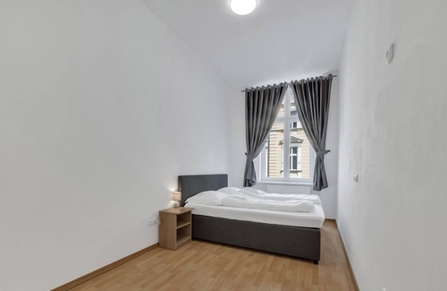 Cheb Apartamento | The Dante Apartments 1988