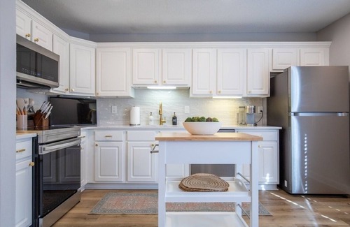 Oxford Condominio | The Daphne, Stylish 2BR by Velvet Ditch Villas
