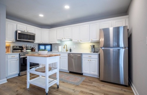 Oxford Condominio | The Daphne, Stylish 2BR by Velvet Ditch Villas