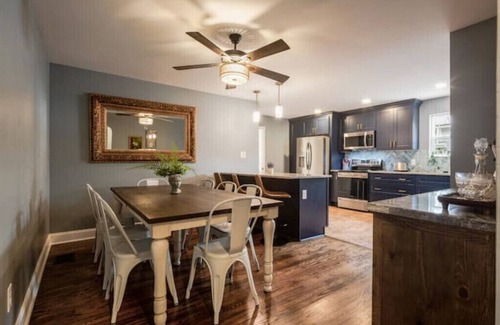 Shepherdsville Casa | The Dark Horse Inn -Churchill Downs, Bourbon Trail, Pet friendly