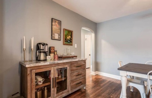 Shepherdsville Casa | The Dark Horse Inn -Churchill Downs, Bourbon Trail, Pet friendly