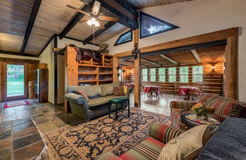 Placerville Casa | The Davies Family Inn