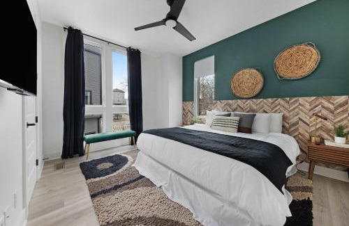 East Nashville Casa | The Daylily Rooftop Patio, Steps to Dining