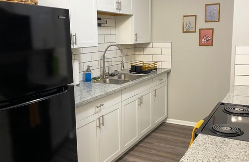 Hamilton Apartamento | The Deannie - Entire 2 Bedroom Apt in Quilt Town, USA