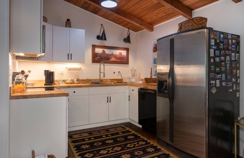 Cedar Mountain Casa | The Deep Forest Green Cottage | 2 Bed, 2 Bath