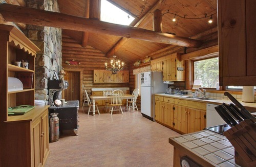 Calgary Cabina | El Deer House - Una cabina de carácter en el bosque! (Además de todas las modernidades)