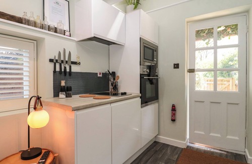 Blakeney Cabaña | THE DEER, pet friendly, character holiday cottage in Blakeney