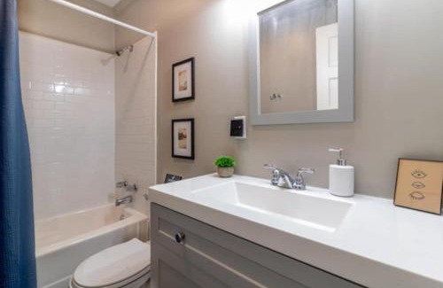 Columbus Casa | The Delightful Doubles- Unit B- Centrally Located