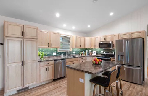 Wisconsin Dells Casa | The Dells Den- Hot Tub- Fire Pit- Theater- Game Room- 5 min to DT Dells!