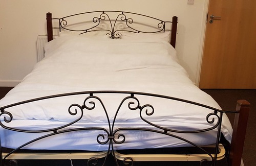 Bishop Auckland Cabina | The Den, Coves House