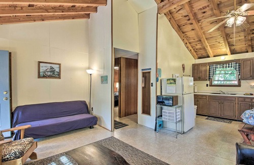 Raymond Cabina | 'The Den' Raymond Home w/ 200 Feet of Sandy Beach!