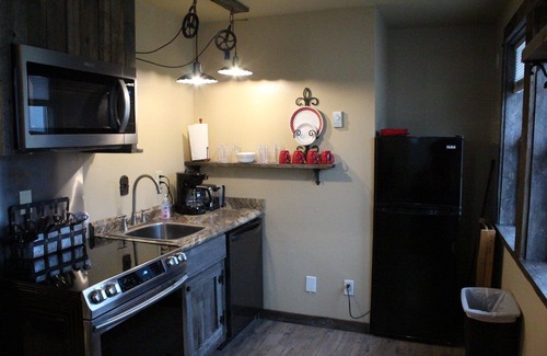 Deadwood Apartamento | The Depot at Mad Mountain Lodging, hermosa Black Hills cerca de Deadwood / Lead