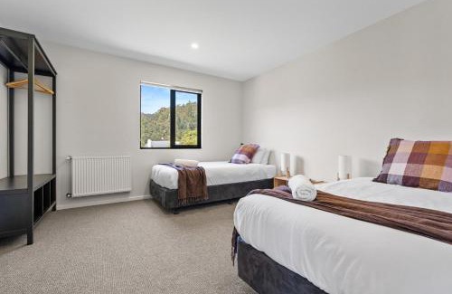 Derby Casa | The Derby Cabin Stay