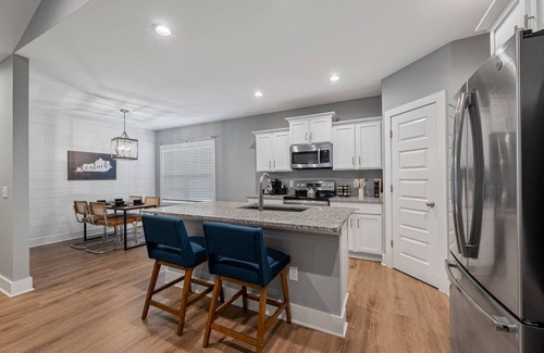 Bowling Green Casa | The Destination at Night Horse