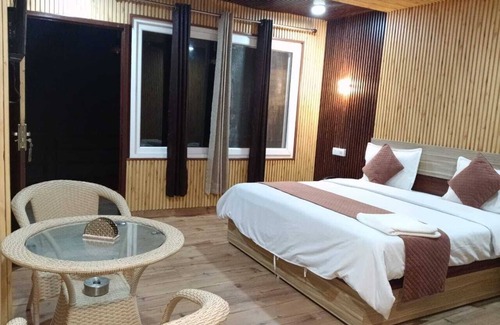 Tehri Hotel | The Dhanaulti chalet