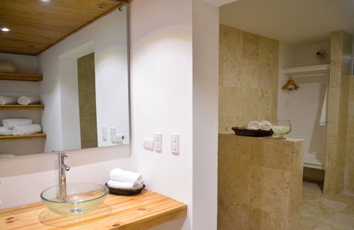 Villas Ana Maria Hotel | The Diamond Suites at Ahnvee