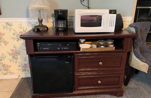 Marshfield Cabina | The Dickey House, Queen Anne Suite