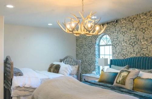 Round Top Otro | The Dillan House - Round Top Texas