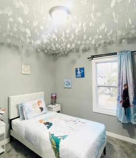 Cleveland Casa | The Disney House In Cleveland Plus Game Room!