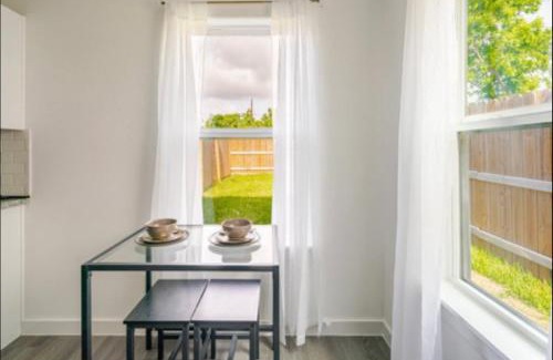 Northeast Houston Casa | The Divine 3 - Townhome with AC, WiFi in Beautiful Houston