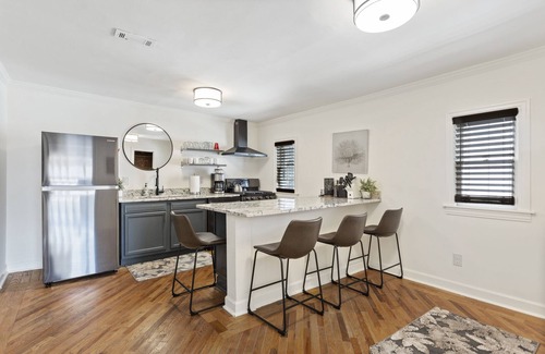 Old Fourth Ward Apartamento | The Dobbs Atlanta Beltline 3BR/2BA | Gazebo | Cornhole | 1 Mile to Downtown