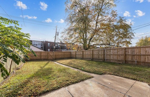 Tower Grove East Casa | The Dobbs Manor (3-Bedroom) by RedAwning