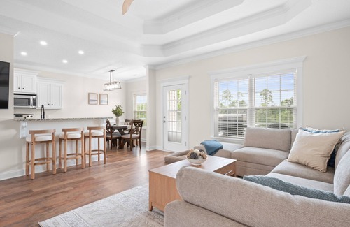 Brunswick Casa | Newly Renovated Lakefront Retreat 3BR/2BA Pet-Friendly