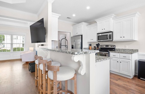 Brunswick Casa | Newly Renovated Lakefront Retreat 3BR/2BA Pet-Friendly