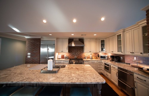 Saint Helena Island Casa | The Dockside Oasis: Newly Renovated 5 Bedroom Home, Scenic Marsh Views Sleeps 15