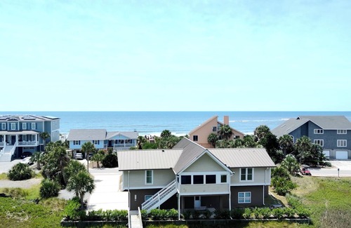 Saint Helena Island Casa | The Dockside Oasis: Newly Renovated 5 Bedroom Home, Scenic Marsh Views Sleeps 15