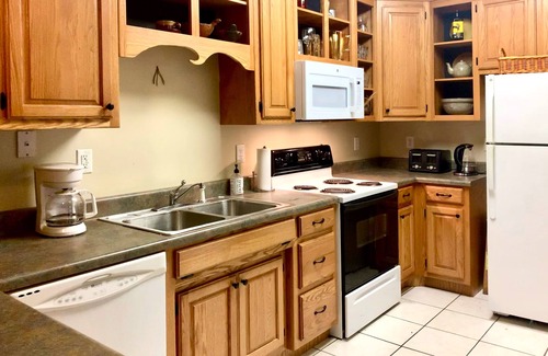 Cowan Casa | The dog-friendly cozy apARTment