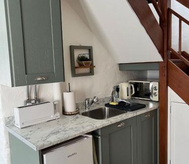Mere Casa | The Dog House, Mere