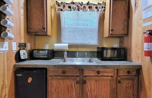 Sparta Casa | "The DogHouse" a Pet Friendly Cabin near Fall Creek Falls, The Doghouse - Pet Friendly Cabin w/ View