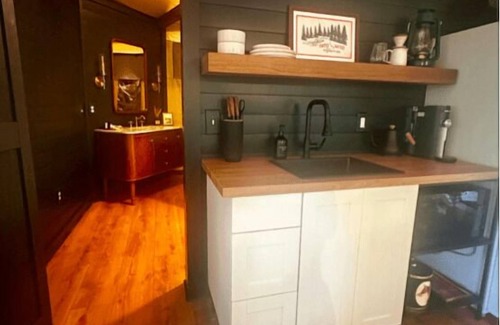 Mill Spring Alquiler De RV | The Dogwood - Glamping Tent at Wheat Creek Outpost