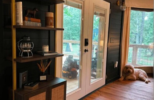 Mill Spring Alquiler De RV | The Dogwood - Glamping Tent at Wheat Creek Outpost
