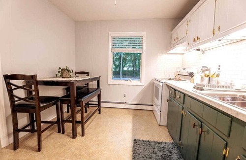 Miller Place Apartamento | The Dogwood Inn - an eclectic north shore retreat