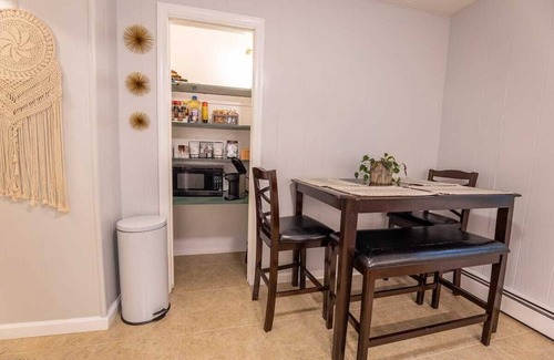 Miller Place Apartamento | The Dogwood Inn - an eclectic north shore retreat