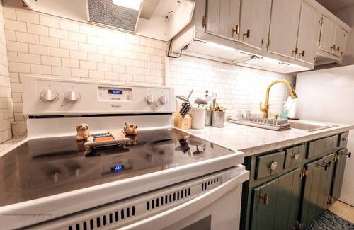 Miller Place Apartamento | The Dogwood Inn - an eclectic north shore retreat