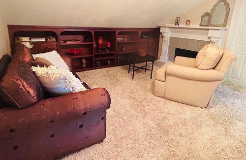 North End Casa | The Doll House an eclectic style of art and old fashioned doll and antique collections in a doll house designed home in Boise's desirable North End across from a nice park with tennis and basement and walking trails near shopping, hiking, biking, skiing