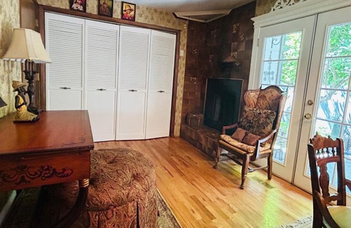 North End Casa | The Doll House an eclectic style of art and old fashioned doll and antique collections in a doll house designed home in Boise's desirable North End across from a nice park with tennis and basement and walking trails near shopping, hiking, biking, skiing