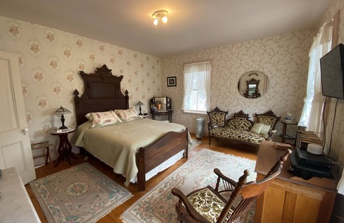 Blooming Grove Cama Y Desayuno | The Dominion House Bed & Breakfast