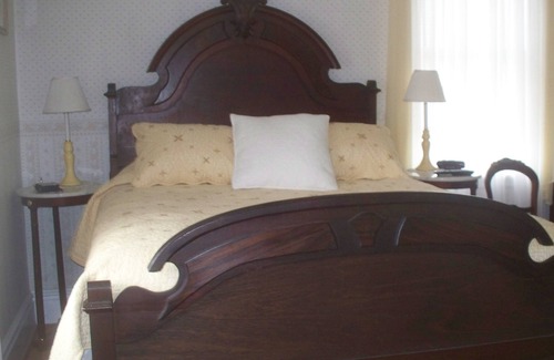Blooming Grove Cama Y Desayuno | The Dominion House Bed & Breakfast