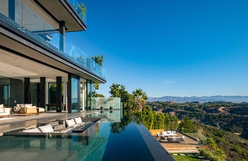 Bel Air Casa | The Donella Mansion: Exquisite Modern Living in Bel Air with Stunning Views