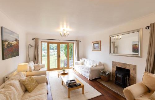 Stroud Casa | The Dormers - 5 BD Amazing Views of Stroud Valley