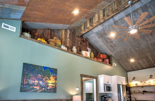 Alexander Casa | The Double B | Modern Farmhouse | Private Pond, Hot Tub, and Fire Pit