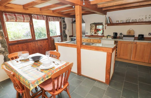 Fishguard Cabaña | THE DOVECOTE, romantic, character holiday cottage in Fishguard