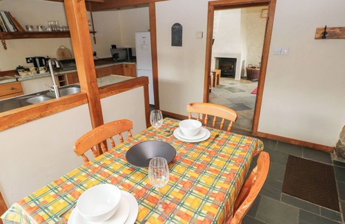 Fishguard Cabaña | THE DOVECOTE, romantic, character holiday cottage in Fishguard