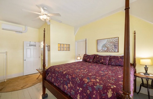 Cedar Key Hotel | The Downtown Historic Island Hotel