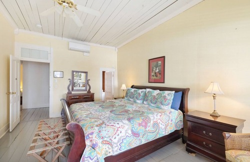 Cedar Key Hotel | The Downtown Historic Island Hotel