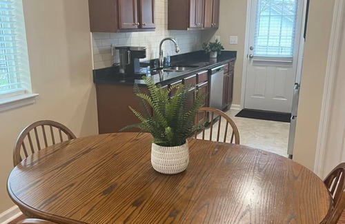 Cleveland Casa | The Downtown Historic Cleveland Cottage